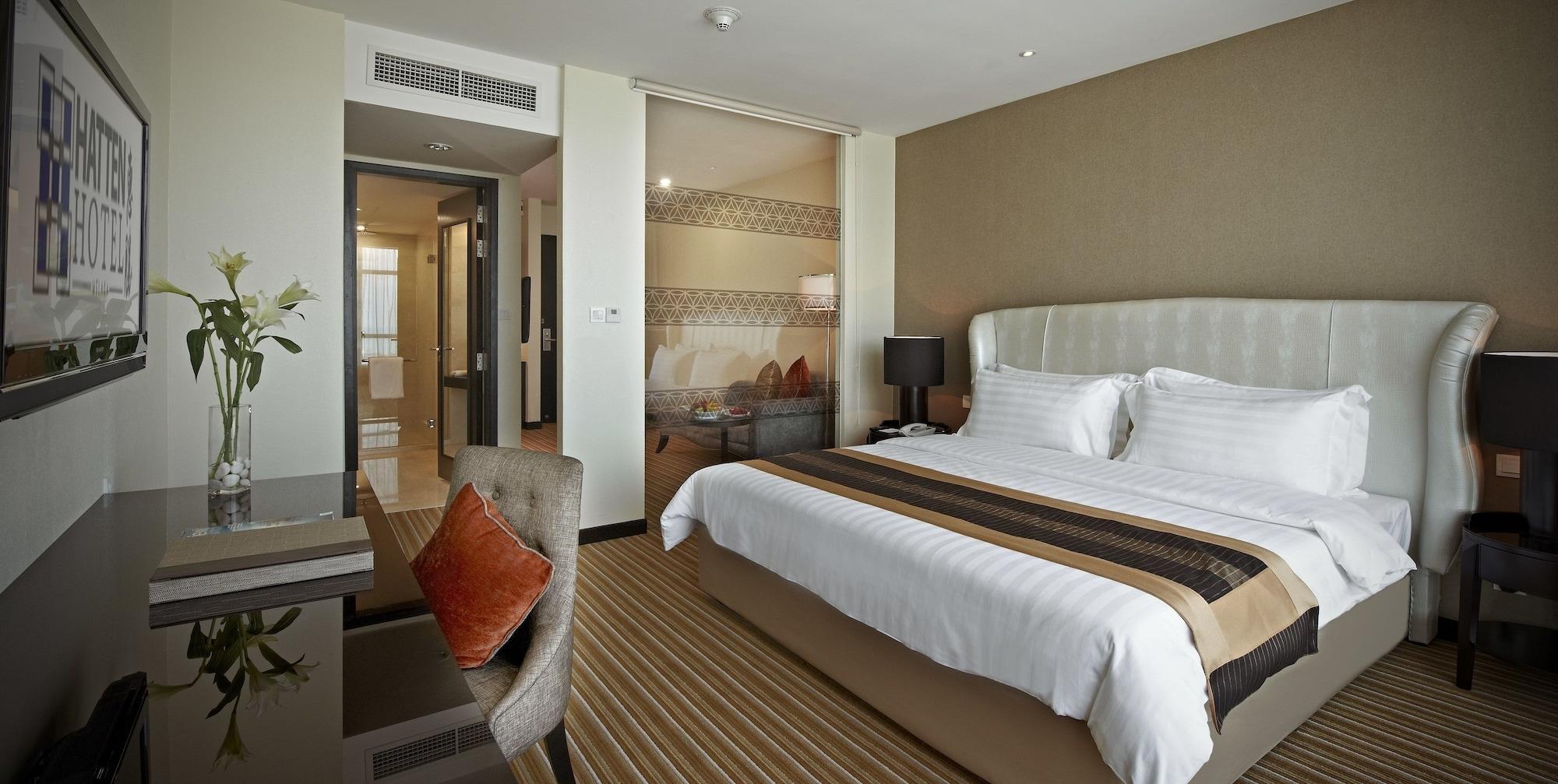 Hatten Hotel Melaka Eksteriør billede A bedroom at the hotel