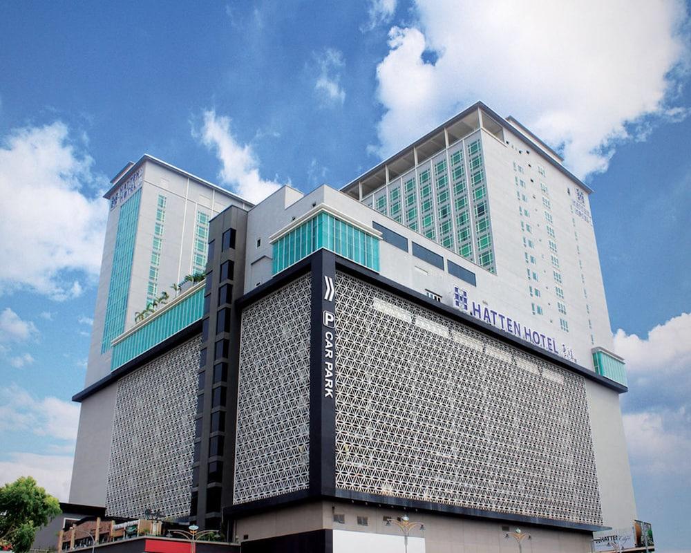 Hatten Hotel Melaka Eksteriør billede The hotel in 2015