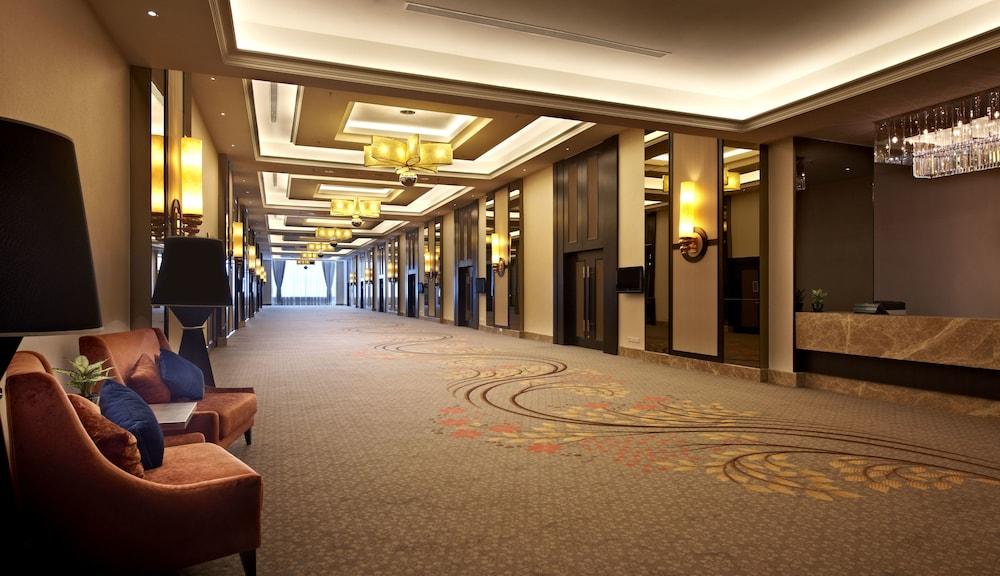 Hatten Hotel Melaka Eksteriør billede The lobby of the hotel