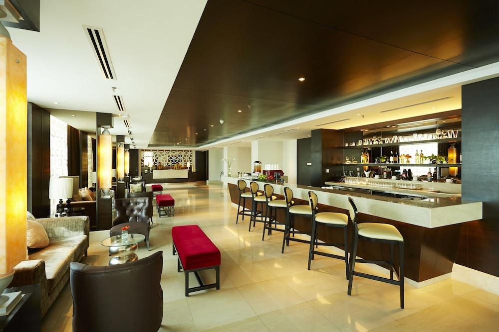 Hatten Hotel Melaka Eksteriør billede The lounge at KLIA