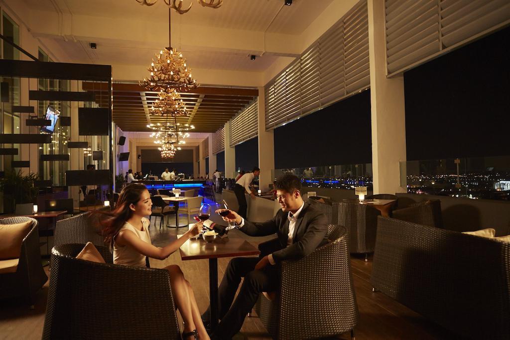 Hatten Hotel Melaka Eksteriør billede Sky Bar