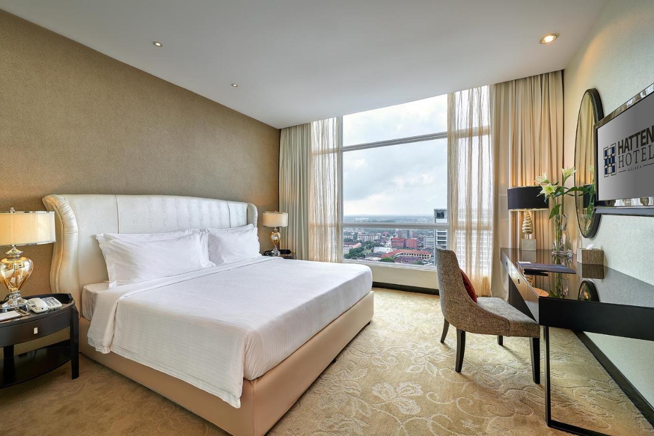 Hatten Hotel Melaka Eksteriør billede Deluxe room
