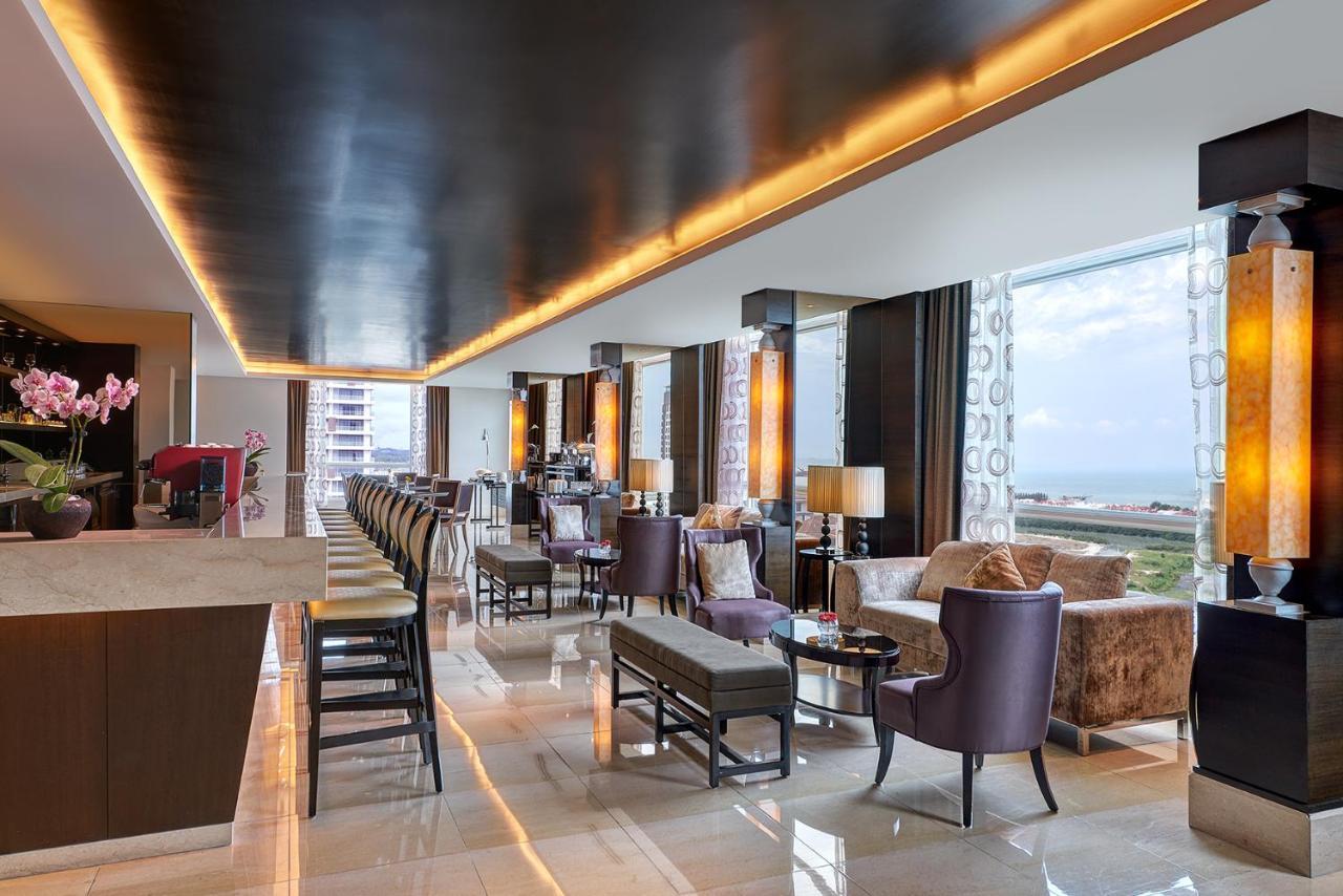 Hatten Hotel Melaka Eksteriør billede The Club Lounge at the 36th floor