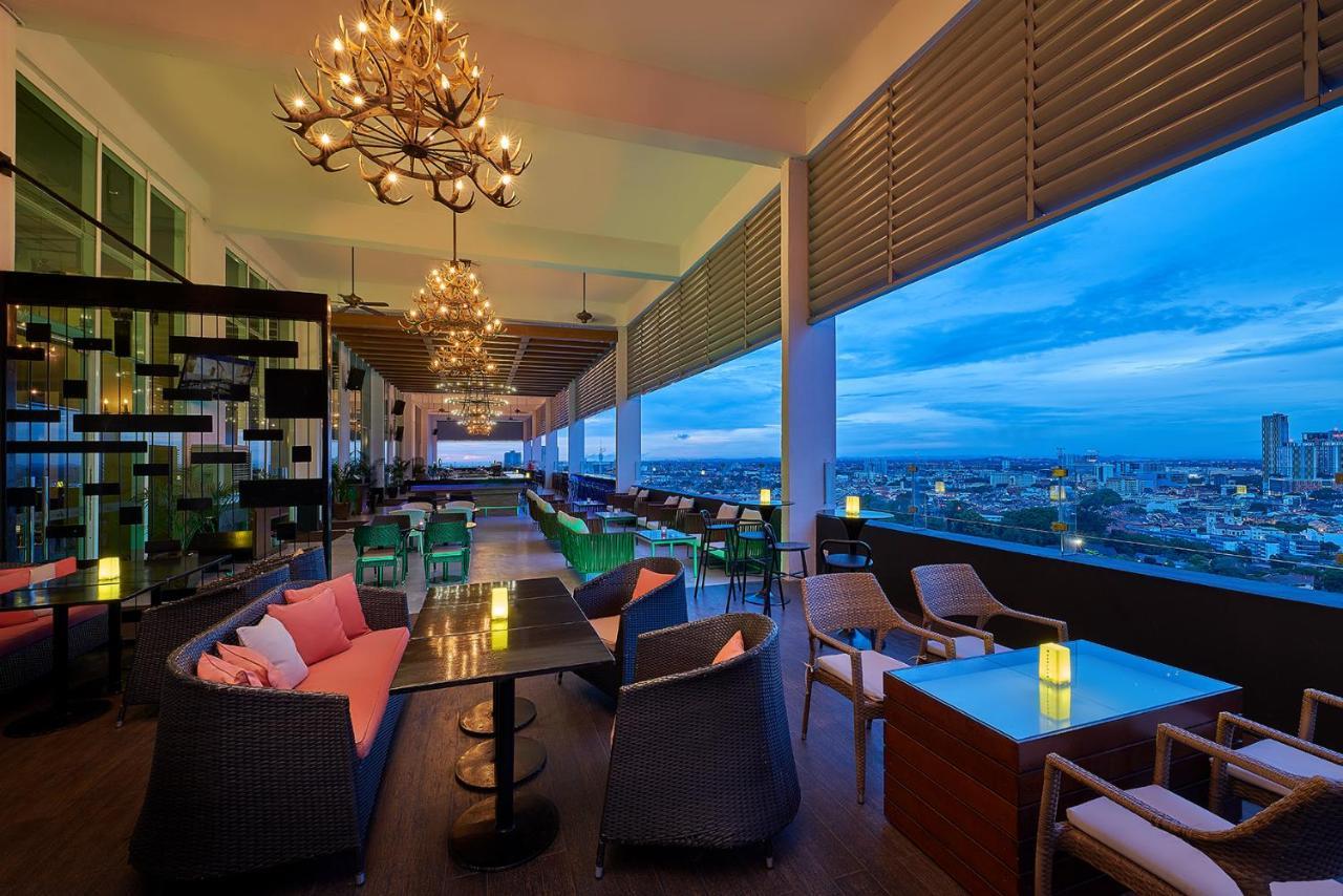 Hatten Hotel Melaka Eksteriør billede Sky Bar