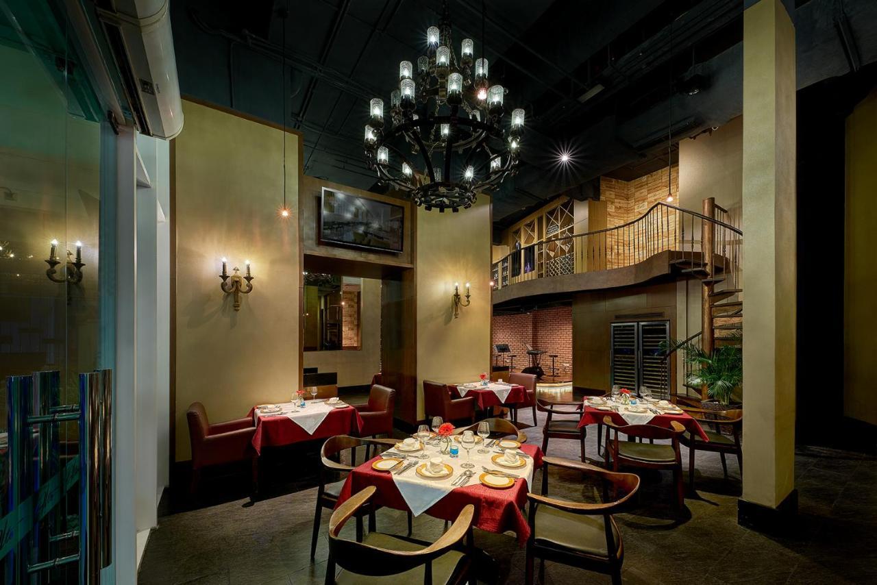 Hatten Hotel Melaka Eksteriør billede Restaurant interior